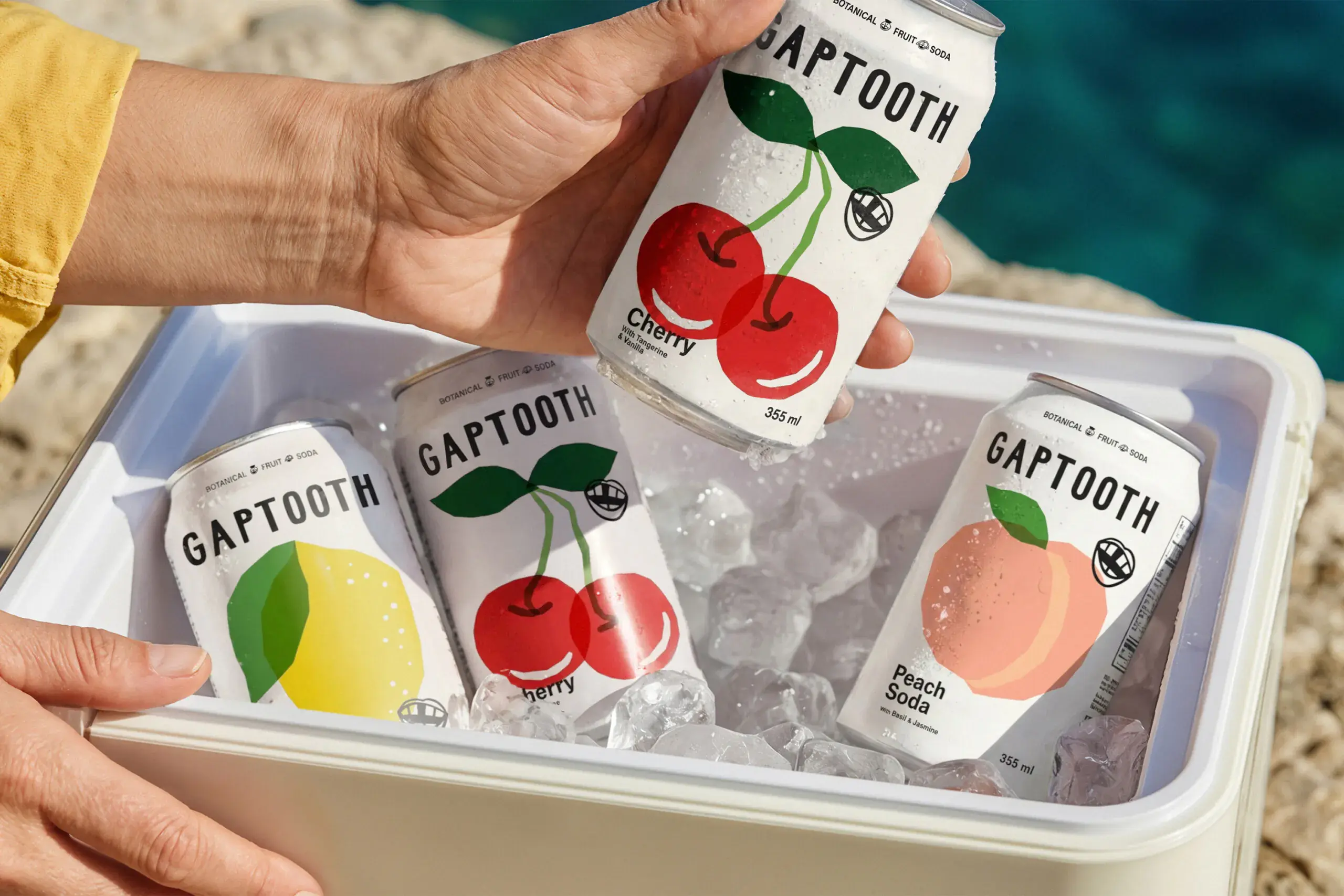 Gaptooth Soda by Saint Urbain – amikor a foghíj divat lett