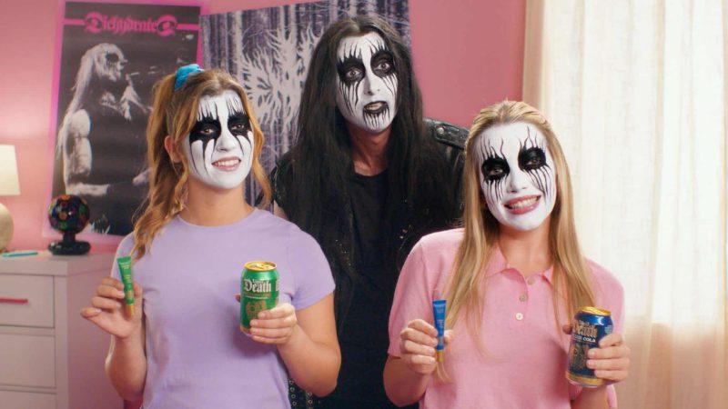 Ajakápoló metálba megy: e.l.f. és Liquid Death kollaboráció